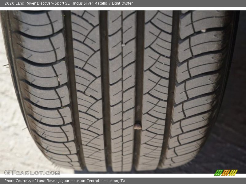 Indus Silver Metallic / Light Oyster 2020 Land Rover Discovery Sport SE