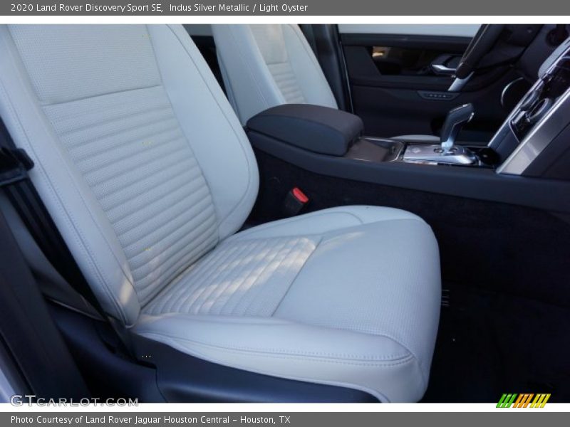 Indus Silver Metallic / Light Oyster 2020 Land Rover Discovery Sport SE