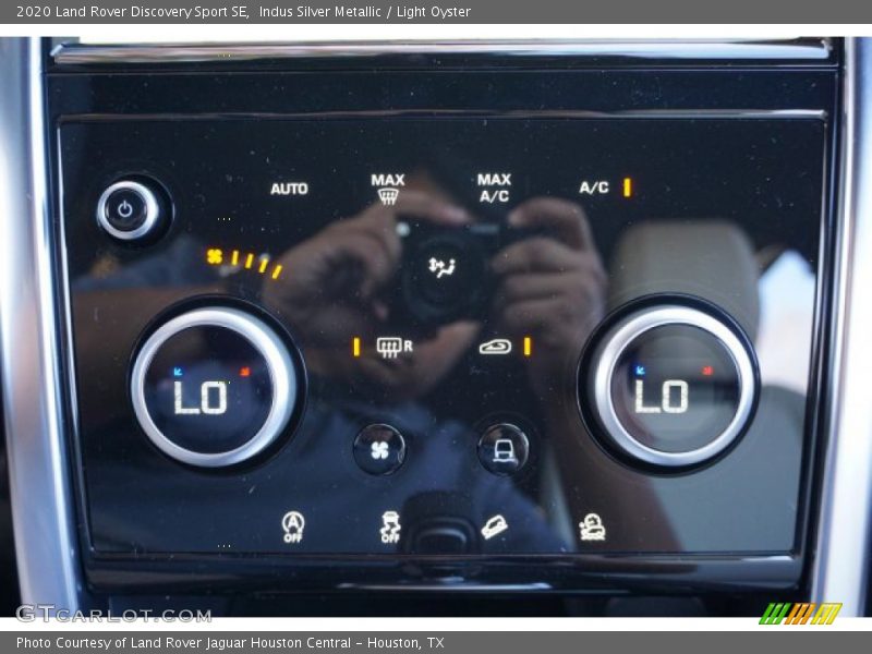 Indus Silver Metallic / Light Oyster 2020 Land Rover Discovery Sport SE
