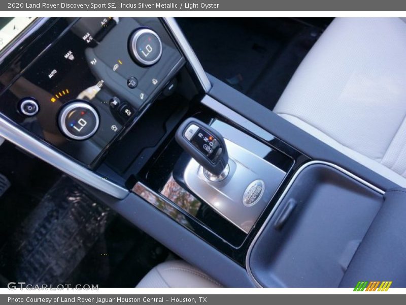Indus Silver Metallic / Light Oyster 2020 Land Rover Discovery Sport SE
