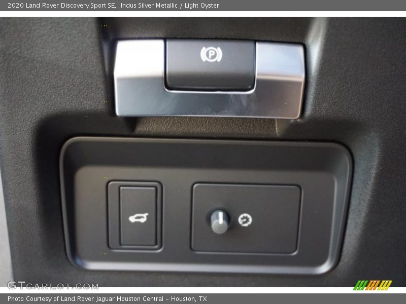 Indus Silver Metallic / Light Oyster 2020 Land Rover Discovery Sport SE
