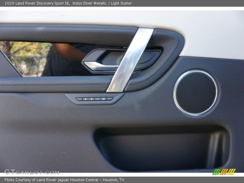 Indus Silver Metallic / Light Oyster 2020 Land Rover Discovery Sport SE