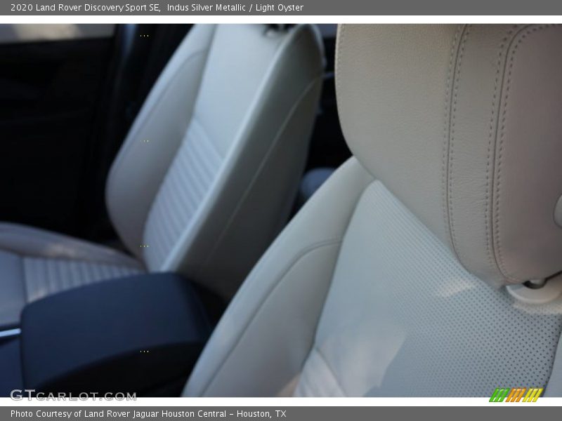 Indus Silver Metallic / Light Oyster 2020 Land Rover Discovery Sport SE