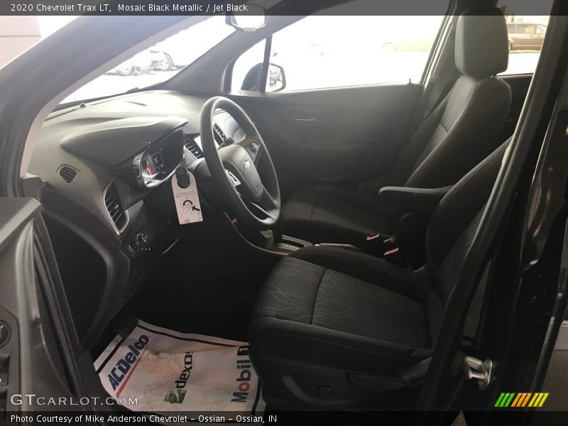 Mosaic Black Metallic / Jet Black 2020 Chevrolet Trax LT