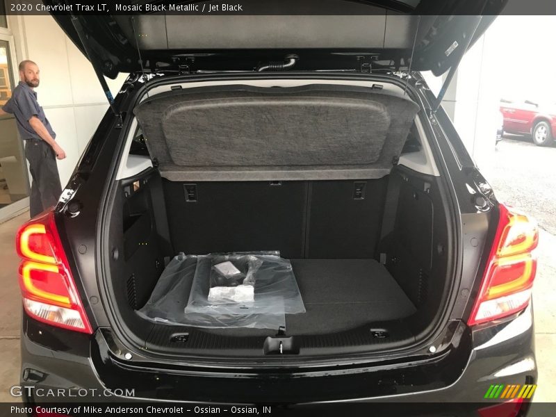 Mosaic Black Metallic / Jet Black 2020 Chevrolet Trax LT