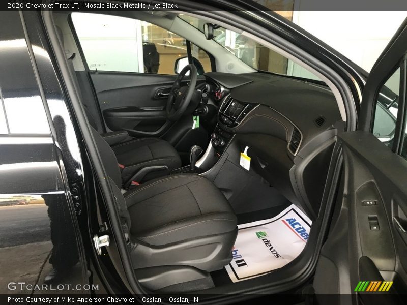 Mosaic Black Metallic / Jet Black 2020 Chevrolet Trax LT