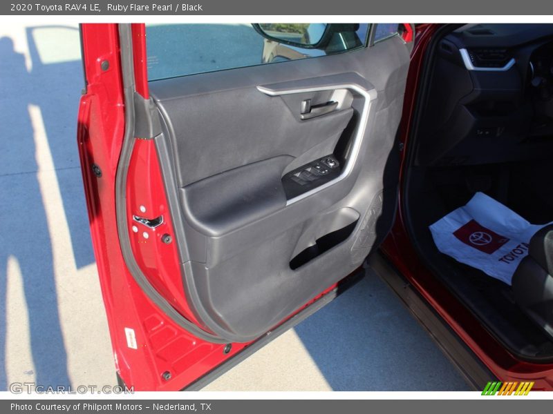 Ruby Flare Pearl / Black 2020 Toyota RAV4 LE