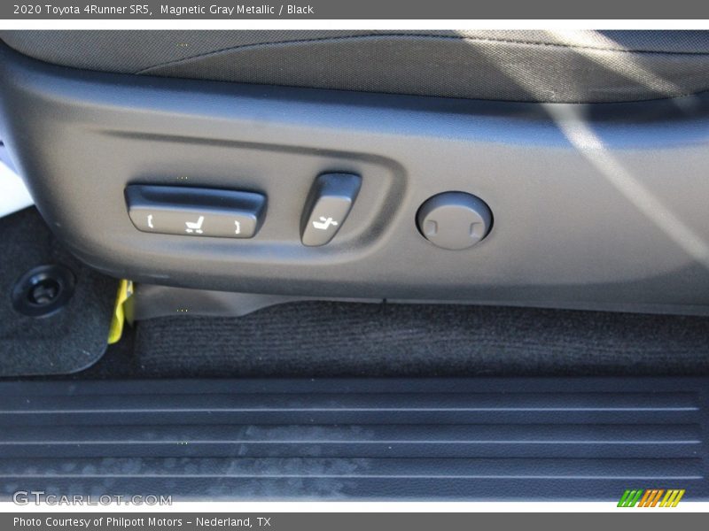 Magnetic Gray Metallic / Black 2020 Toyota 4Runner SR5