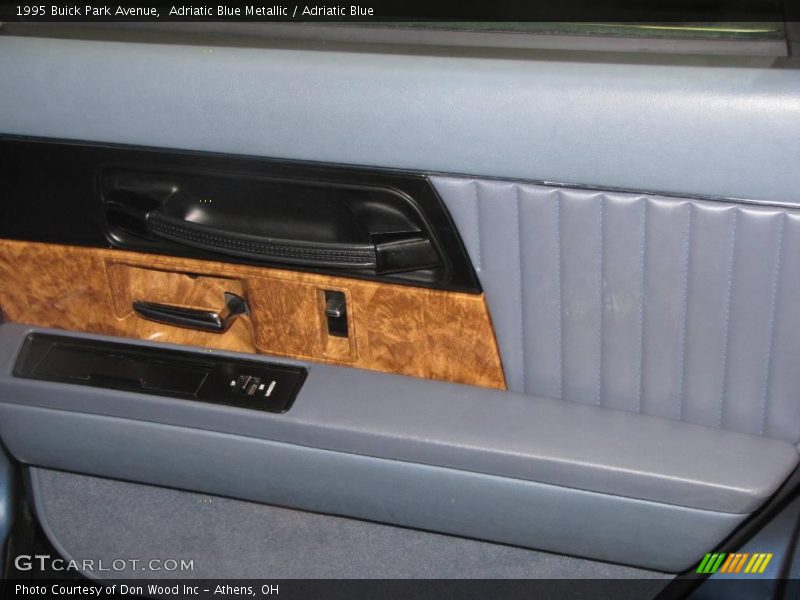 Adriatic Blue Metallic / Adriatic Blue 1995 Buick Park Avenue
