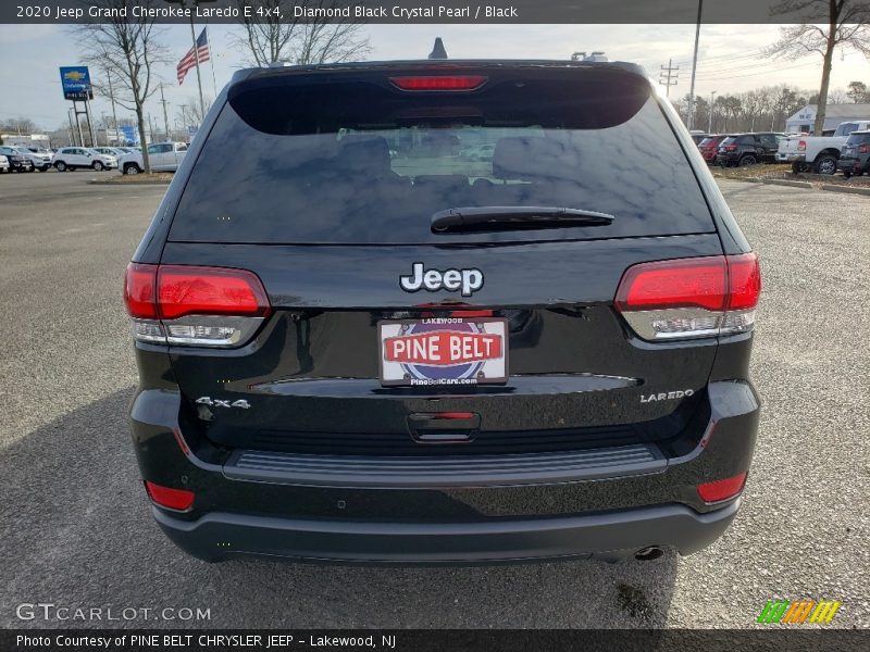 Diamond Black Crystal Pearl / Black 2020 Jeep Grand Cherokee Laredo E 4x4