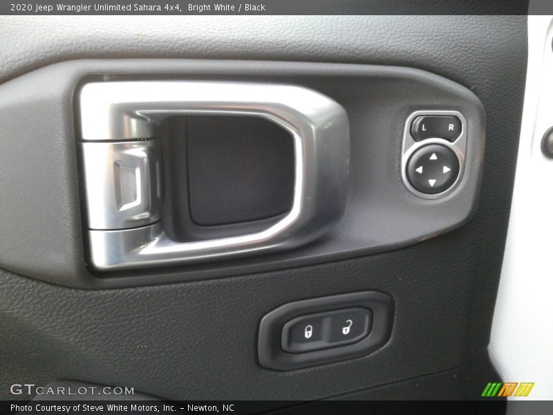 Bright White / Black 2020 Jeep Wrangler Unlimited Sahara 4x4