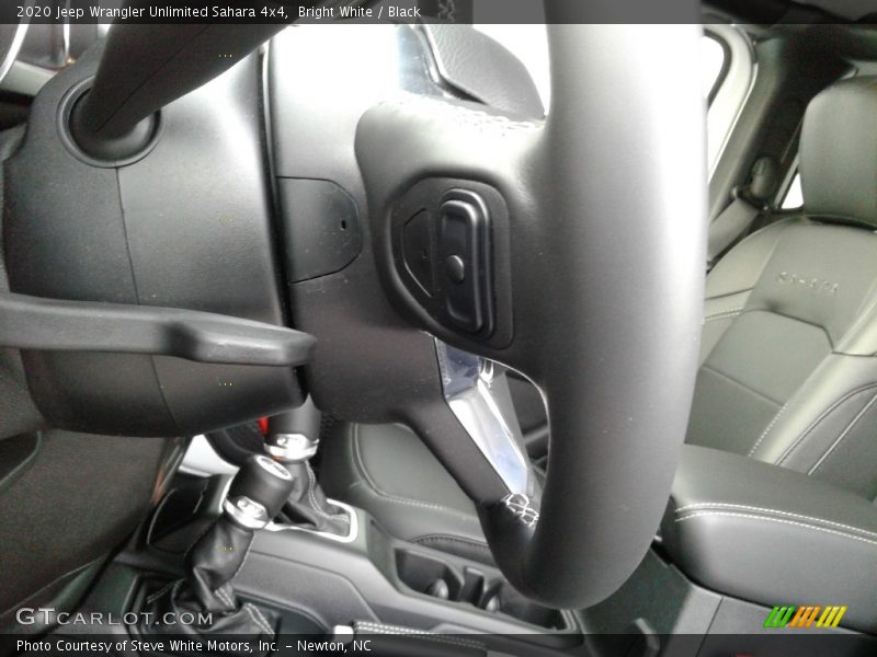 Bright White / Black 2020 Jeep Wrangler Unlimited Sahara 4x4