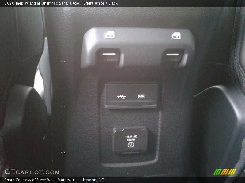 Bright White / Black 2020 Jeep Wrangler Unlimited Sahara 4x4