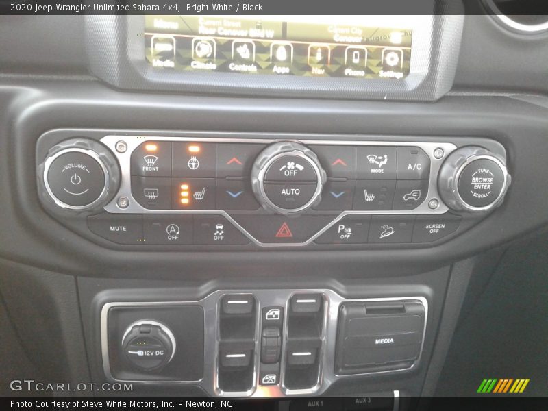 Bright White / Black 2020 Jeep Wrangler Unlimited Sahara 4x4