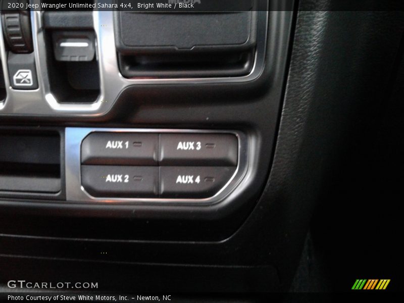 Bright White / Black 2020 Jeep Wrangler Unlimited Sahara 4x4