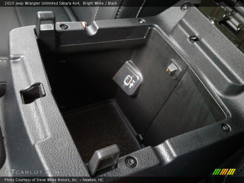Bright White / Black 2020 Jeep Wrangler Unlimited Sahara 4x4
