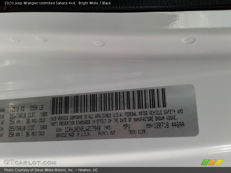 Bright White / Black 2020 Jeep Wrangler Unlimited Sahara 4x4