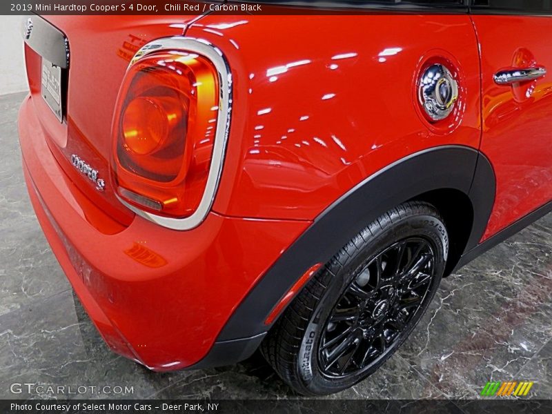 Chili Red / Carbon Black 2019 Mini Hardtop Cooper S 4 Door