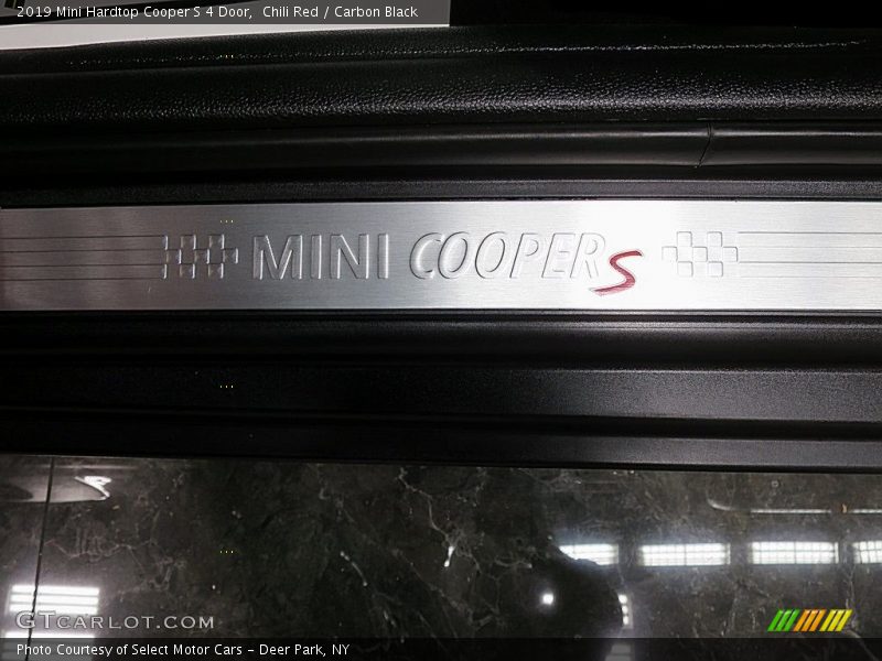 Chili Red / Carbon Black 2019 Mini Hardtop Cooper S 4 Door