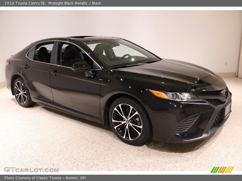 Midnight Black Metallic / Black 2019 Toyota Camry SE