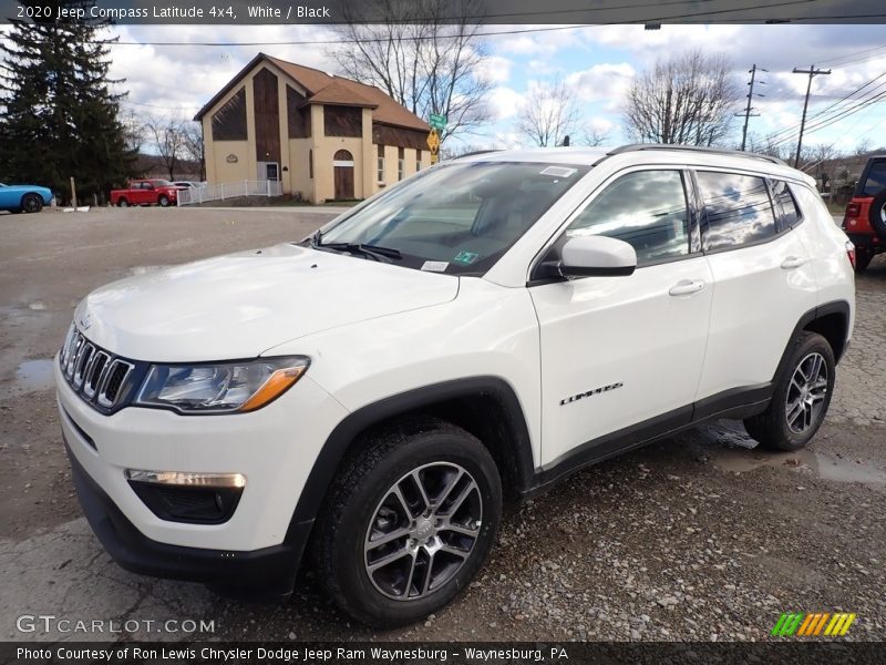 Front 3/4 View of 2020 Compass Latitude 4x4