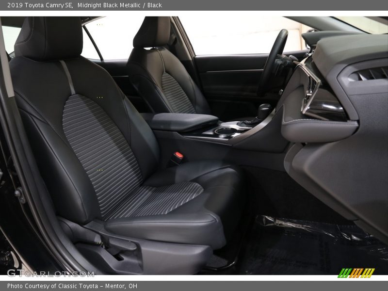 Midnight Black Metallic / Black 2019 Toyota Camry SE