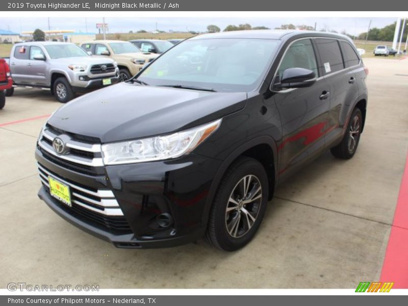 Midnight Black Metallic / Ash 2019 Toyota Highlander LE