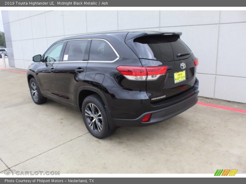 Midnight Black Metallic / Ash 2019 Toyota Highlander LE