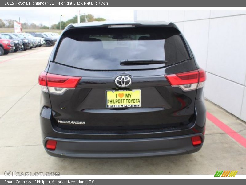 Midnight Black Metallic / Ash 2019 Toyota Highlander LE