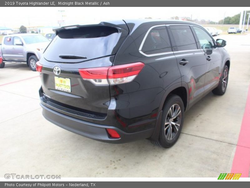 Midnight Black Metallic / Ash 2019 Toyota Highlander LE