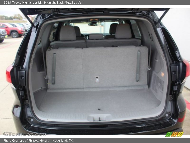  2019 Highlander LE Trunk