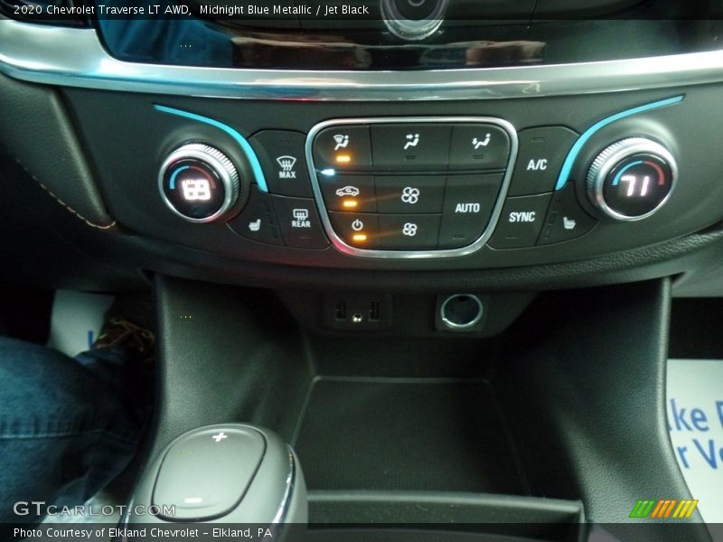 Midnight Blue Metallic / Jet Black 2020 Chevrolet Traverse LT AWD