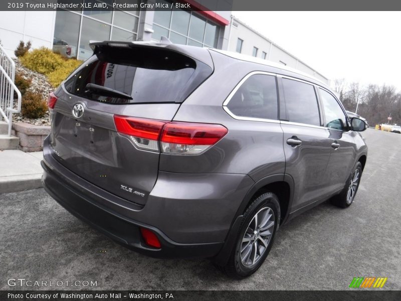 Predawn Gray Mica / Black 2019 Toyota Highlander XLE AWD