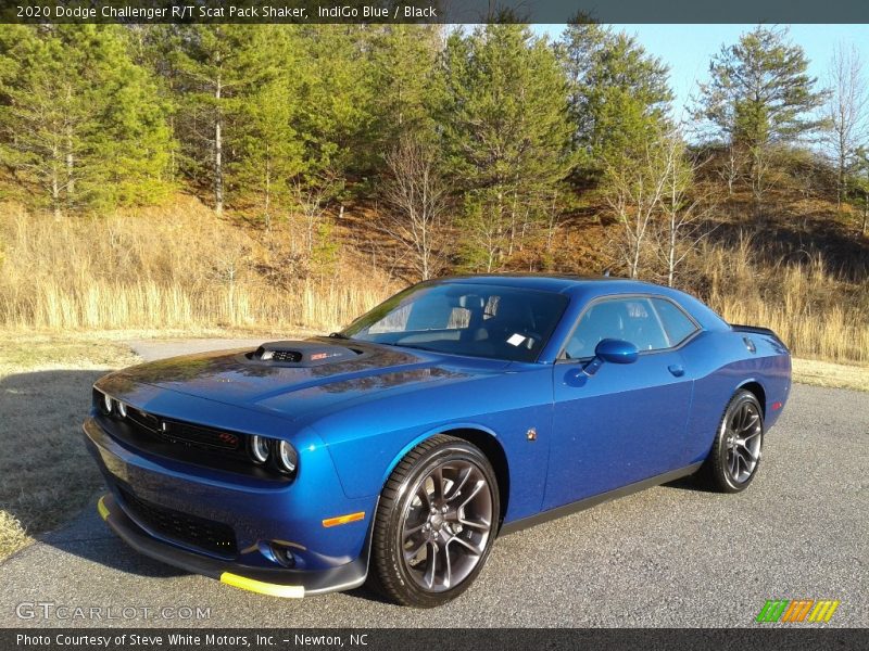 Front 3/4 View of 2020 Challenger R/T Scat Pack Shaker