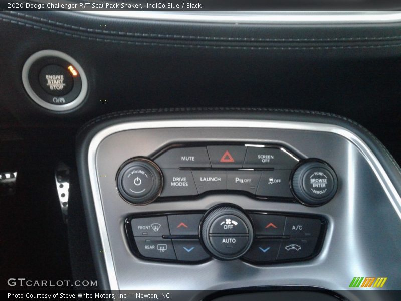 Controls of 2020 Challenger R/T Scat Pack Shaker
