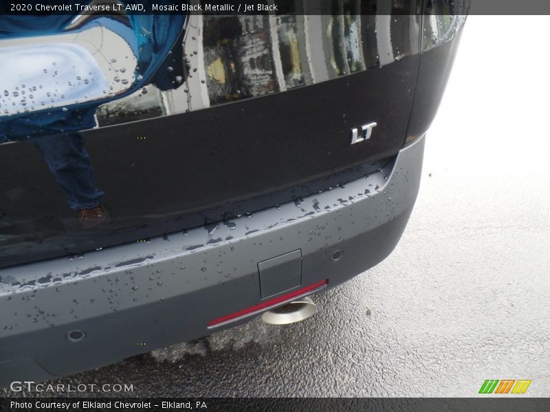 Mosaic Black Metallic / Jet Black 2020 Chevrolet Traverse LT AWD