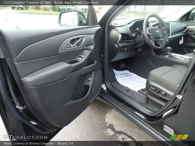 Mosaic Black Metallic / Jet Black 2020 Chevrolet Traverse LT AWD