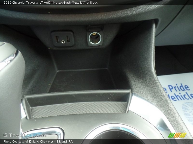 Mosaic Black Metallic / Jet Black 2020 Chevrolet Traverse LT AWD