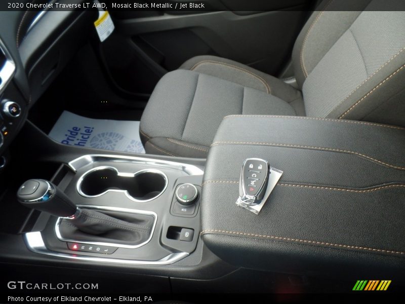 Mosaic Black Metallic / Jet Black 2020 Chevrolet Traverse LT AWD