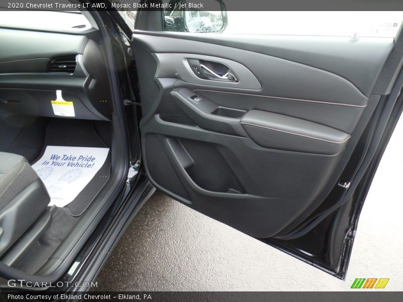 Mosaic Black Metallic / Jet Black 2020 Chevrolet Traverse LT AWD