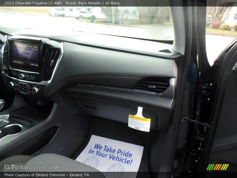 Mosaic Black Metallic / Jet Black 2020 Chevrolet Traverse LT AWD