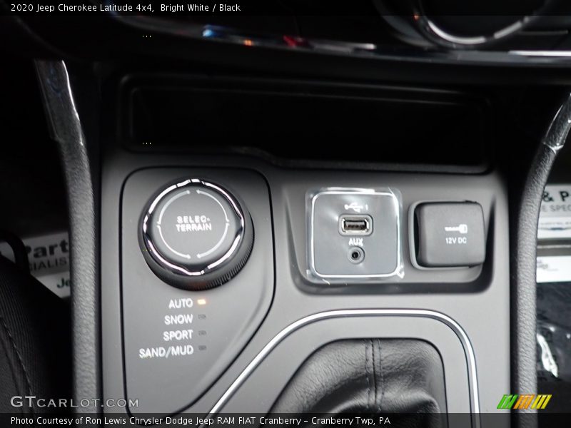 Bright White / Black 2020 Jeep Cherokee Latitude 4x4