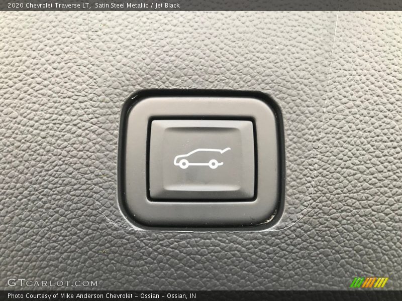 Satin Steel Metallic / Jet Black 2020 Chevrolet Traverse LT