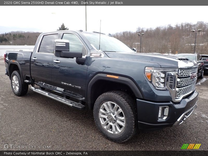 Front 3/4 View of 2020 Sierra 2500HD Denali Crew Cab 4WD