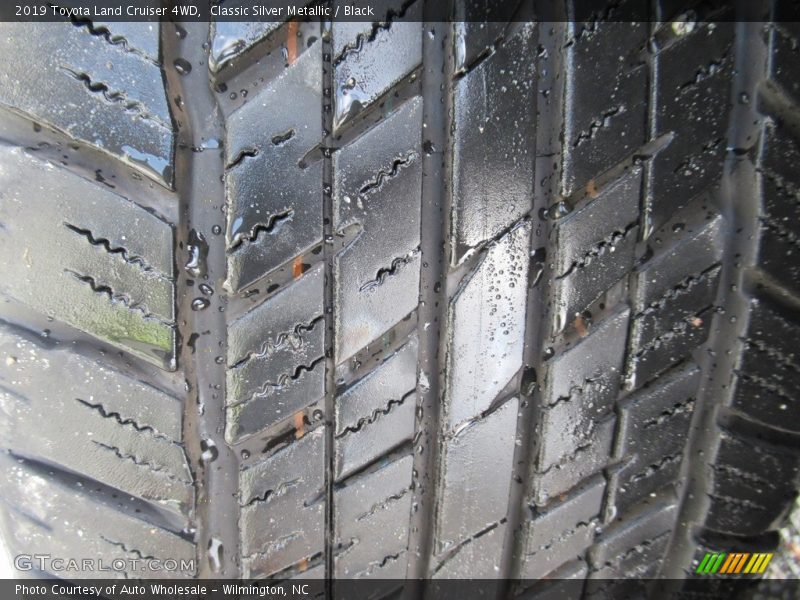 Classic Silver Metallic / Black 2019 Toyota Land Cruiser 4WD