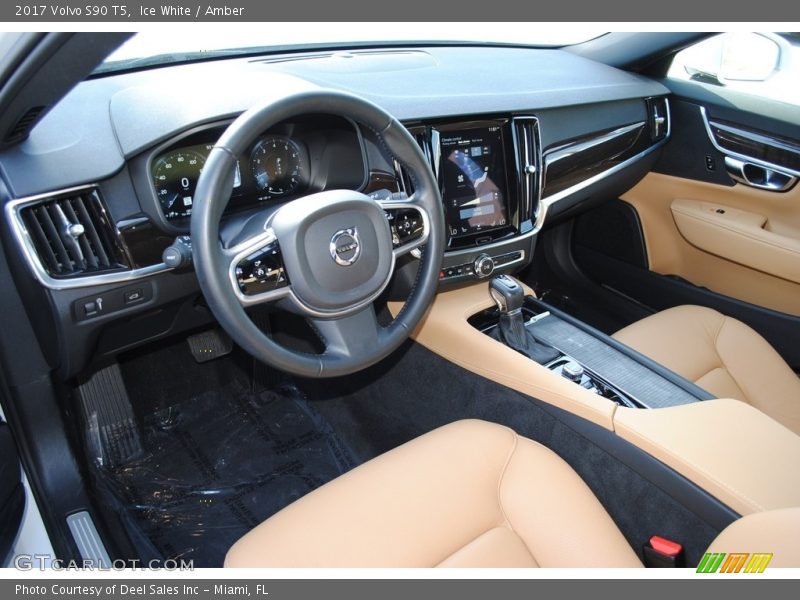 Front Seat of 2017 S90 T5