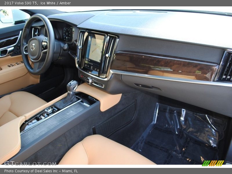 Dashboard of 2017 S90 T5
