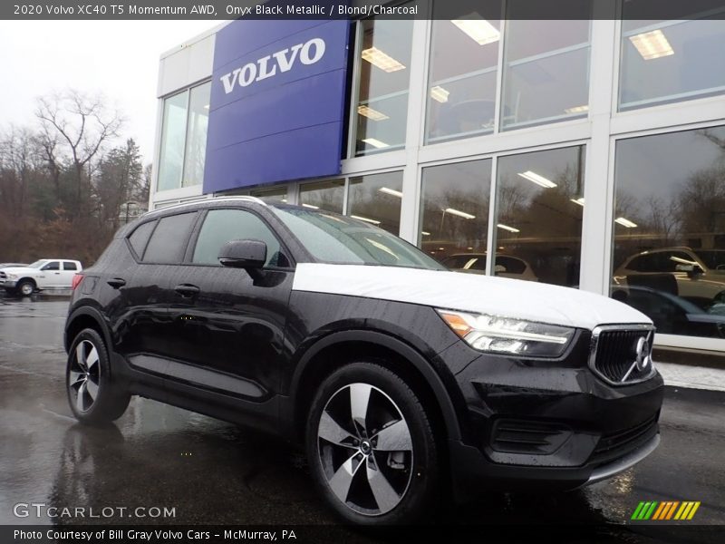 Front 3/4 View of 2020 XC40 T5 Momentum AWD