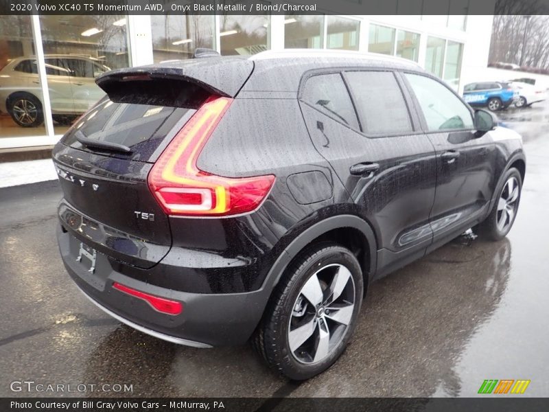 Onyx Black Metallic / Blond/Charcoal 2020 Volvo XC40 T5 Momentum AWD