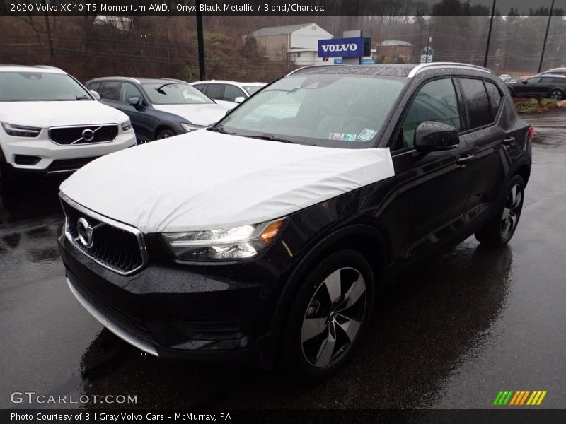 Onyx Black Metallic / Blond/Charcoal 2020 Volvo XC40 T5 Momentum AWD